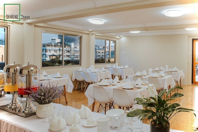 Hostal Serene Stays Hotel