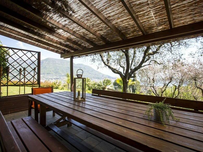 Upscale Villa In Sal� Lombardy With Swimming Pool