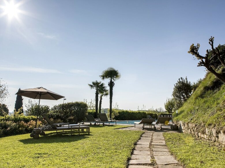 Upscale Villa In Sal� Lombardy With Swimming Pool