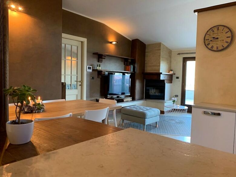 Upscale Villa In Sal� Lombardy With Swimming Pool