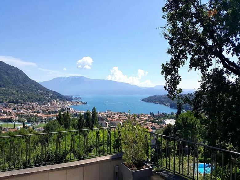 Upscale Villa In Sal� Lombardy With Swimming Pool