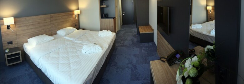 Favor Park Hotel