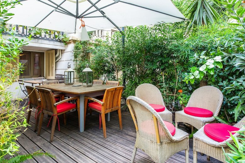 Vaneau 3p En Rez De Jardin D'un Maison Bourgeoise