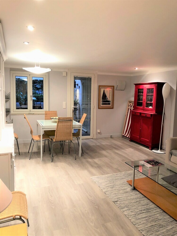 Vaneau 3p En Rez De Jardin D'un Maison Bourgeoise