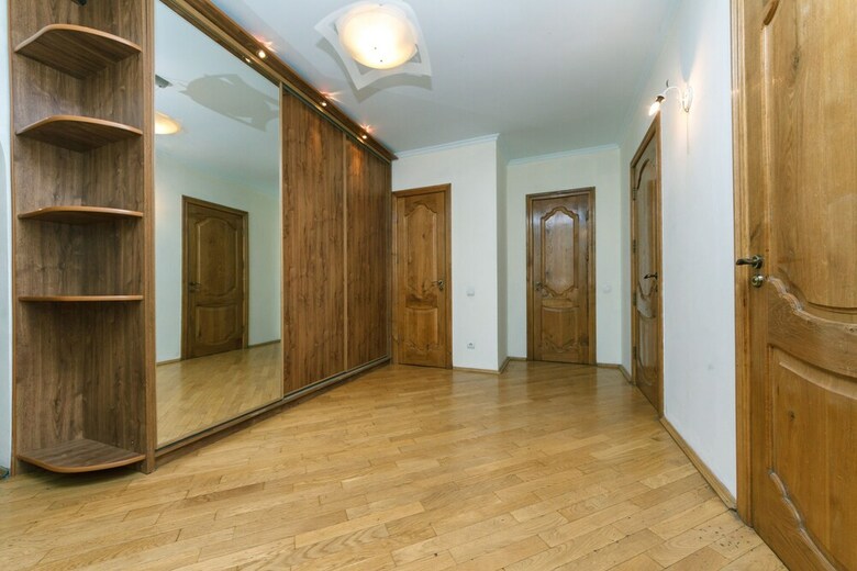 Apartment On Sheptitskogo Str