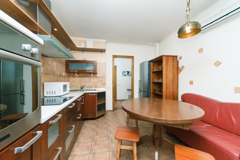 Apartment On Sheptitskogo Str