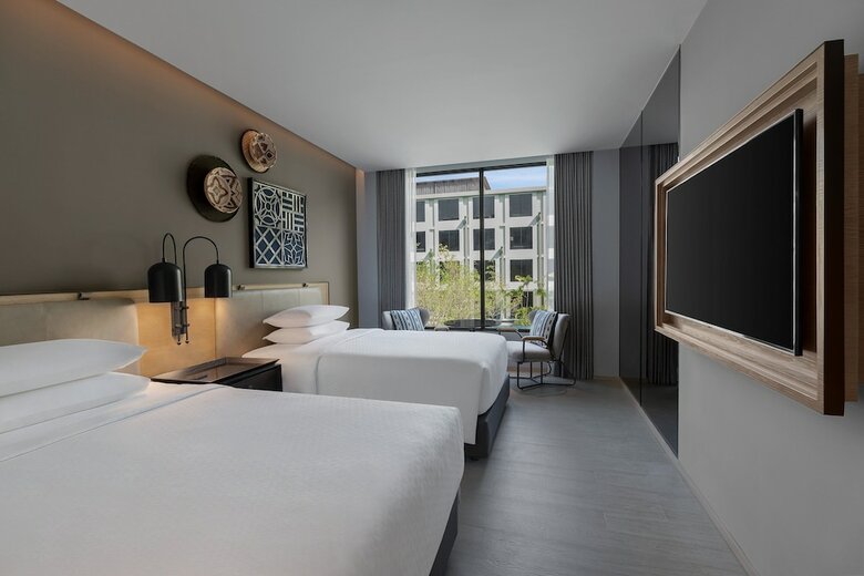 Hotel Four Points By Sheraton Phuket Patong Beach Resort