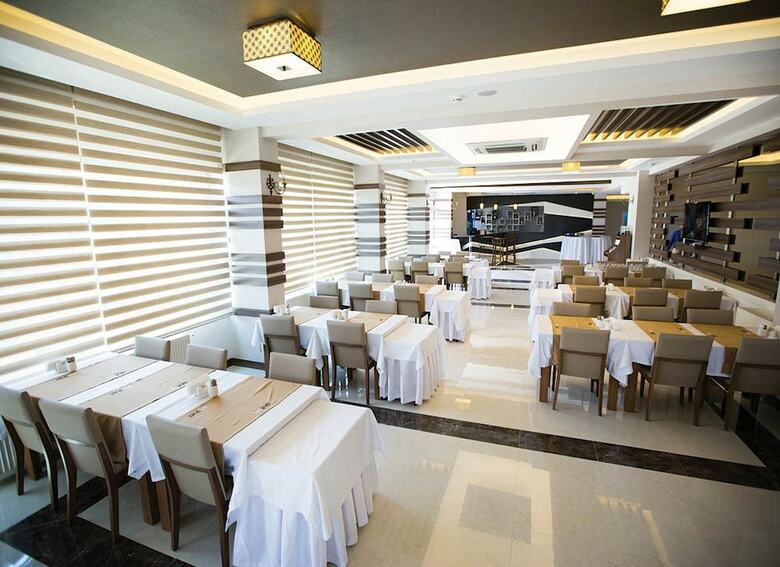 Hotel Lavin Otel