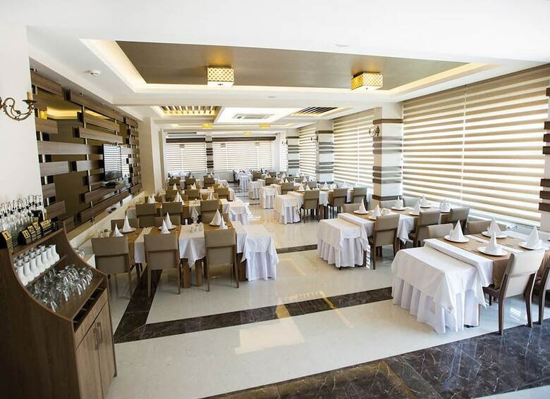 Hotel Lavin Otel