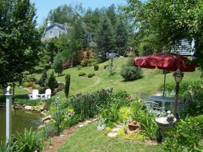 Innisfree Bed & Breakfast By-the-lake