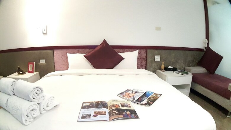 Walker Hotel Sanchong Zhengyi Branch