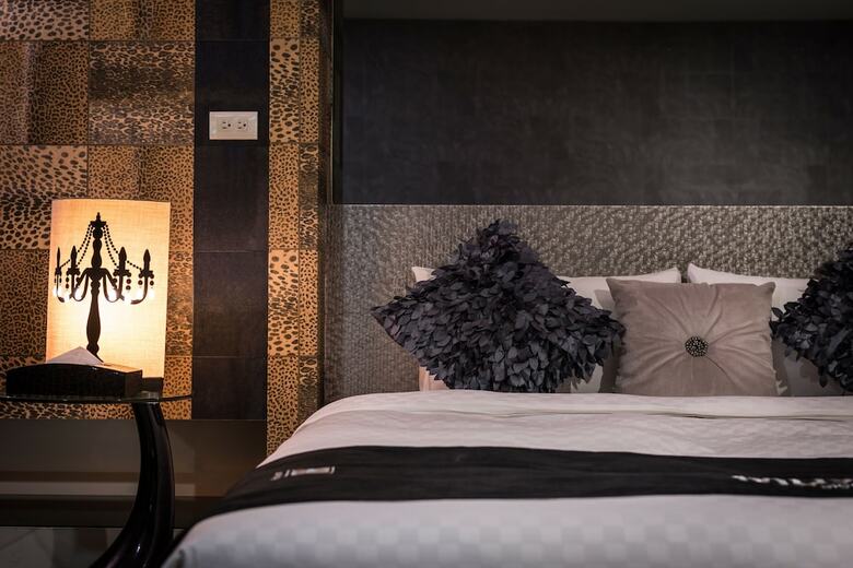 Walker Hotel Sanchong Zhengyi Branch