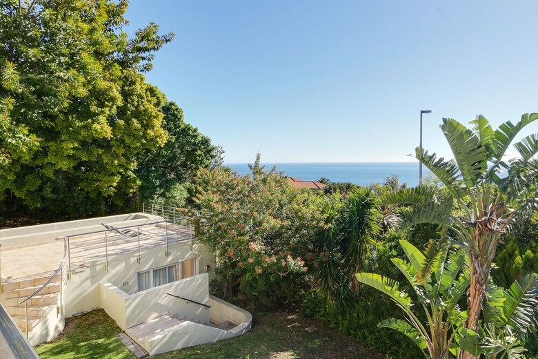 Villa 100 Geneva Drive