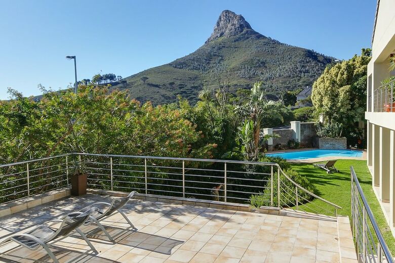 Villa 100 Geneva Drive