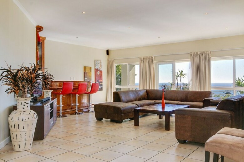 Villa 100 Geneva Drive