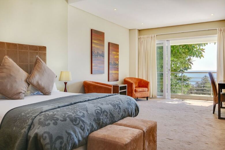Villa 100 Geneva Drive