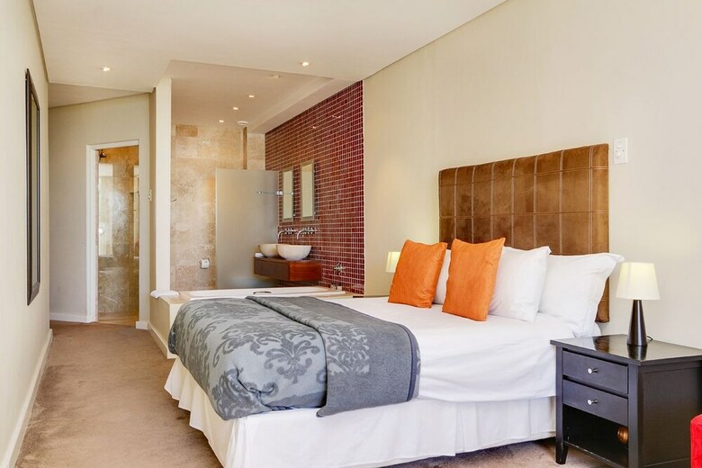 Villa 100 Geneva Drive