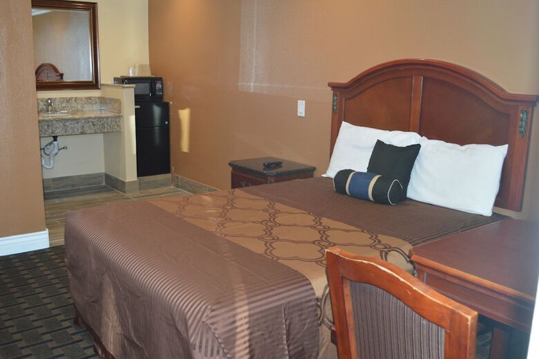 Tustin Motor Lodge