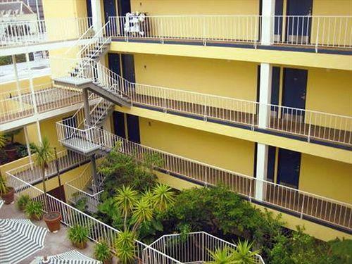 Hotel Oasis Inn