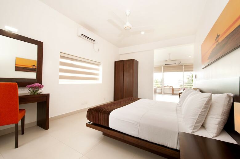 The Beach - All Suite Hotel