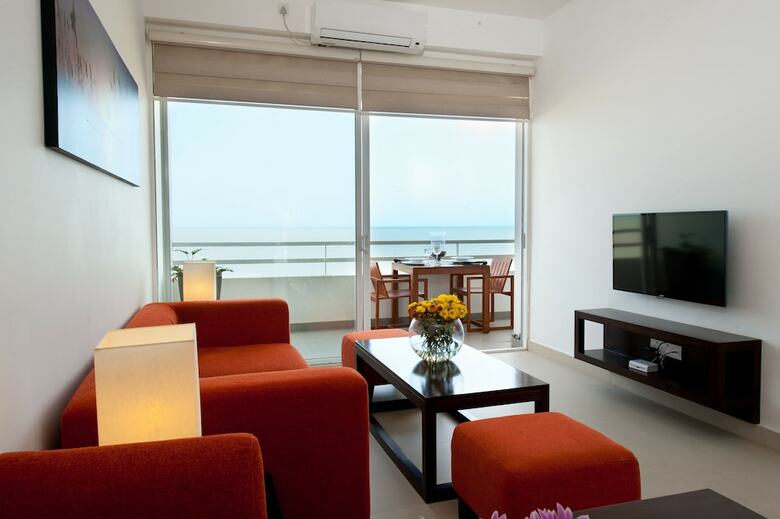 The Beach - All Suite Hotel
