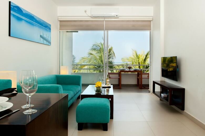 The Beach - All Suite Hotel
