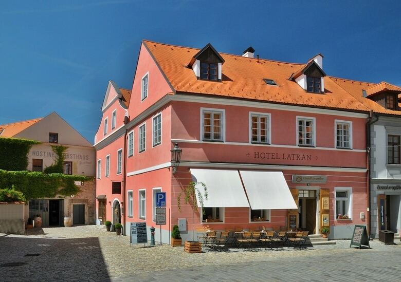 Hotel Latr�n
