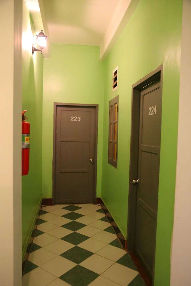 Hostal New Ihouse Hotel