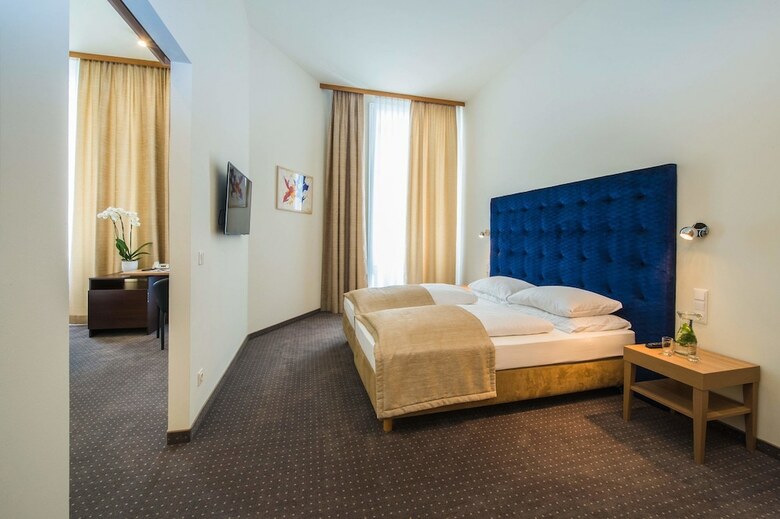Hilight Suites Hotel