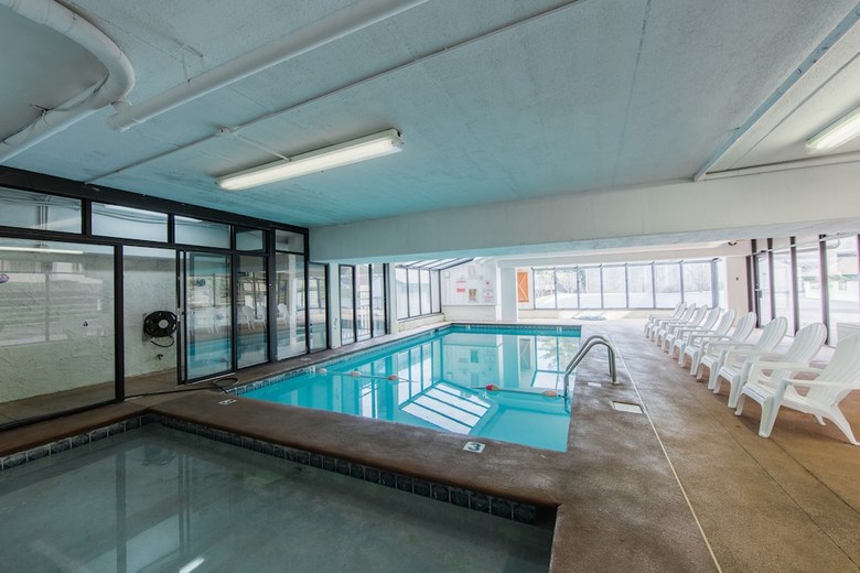 Hotel Oak Square Condominiums