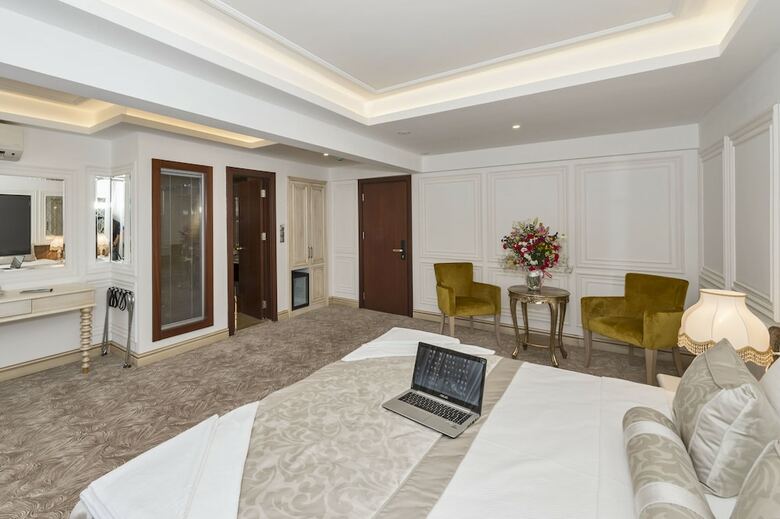 Eskar Hotel