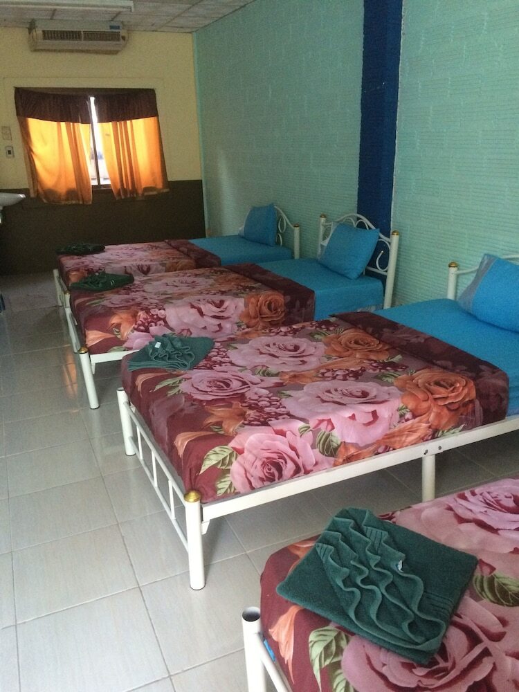 Hostal Supreeya Guesthouse