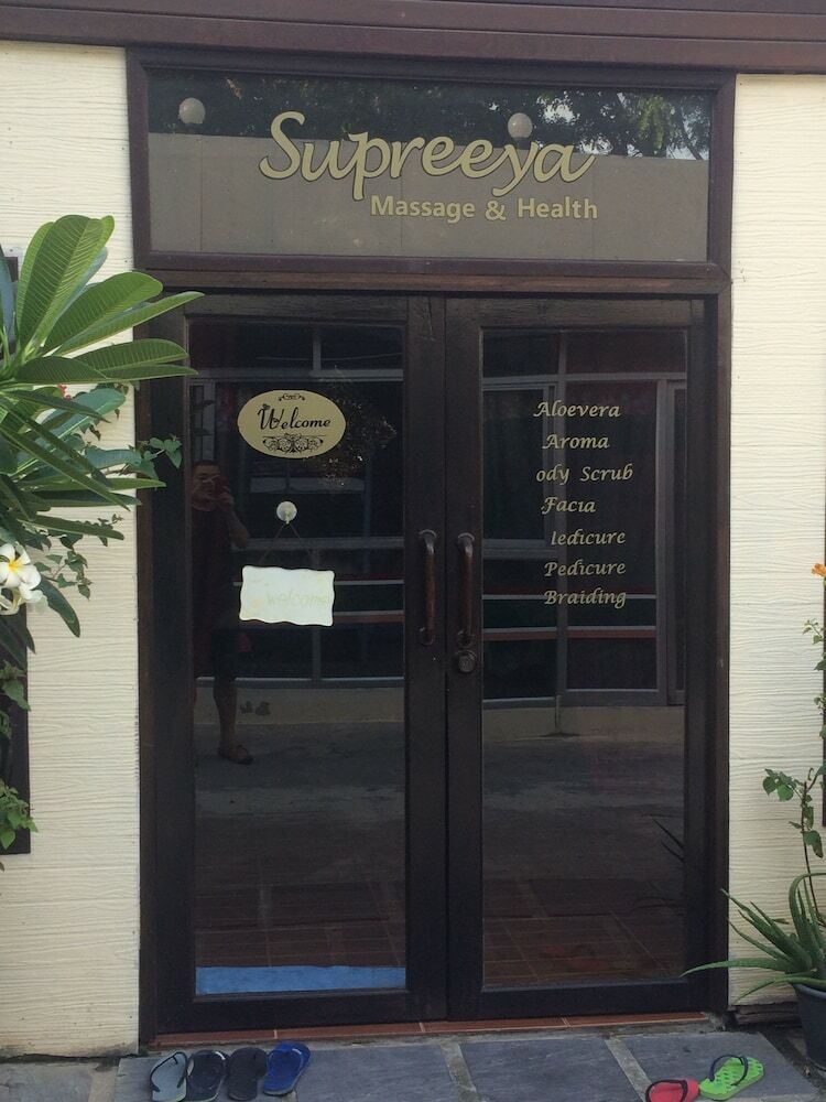 Hostal Supreeya Guesthouse