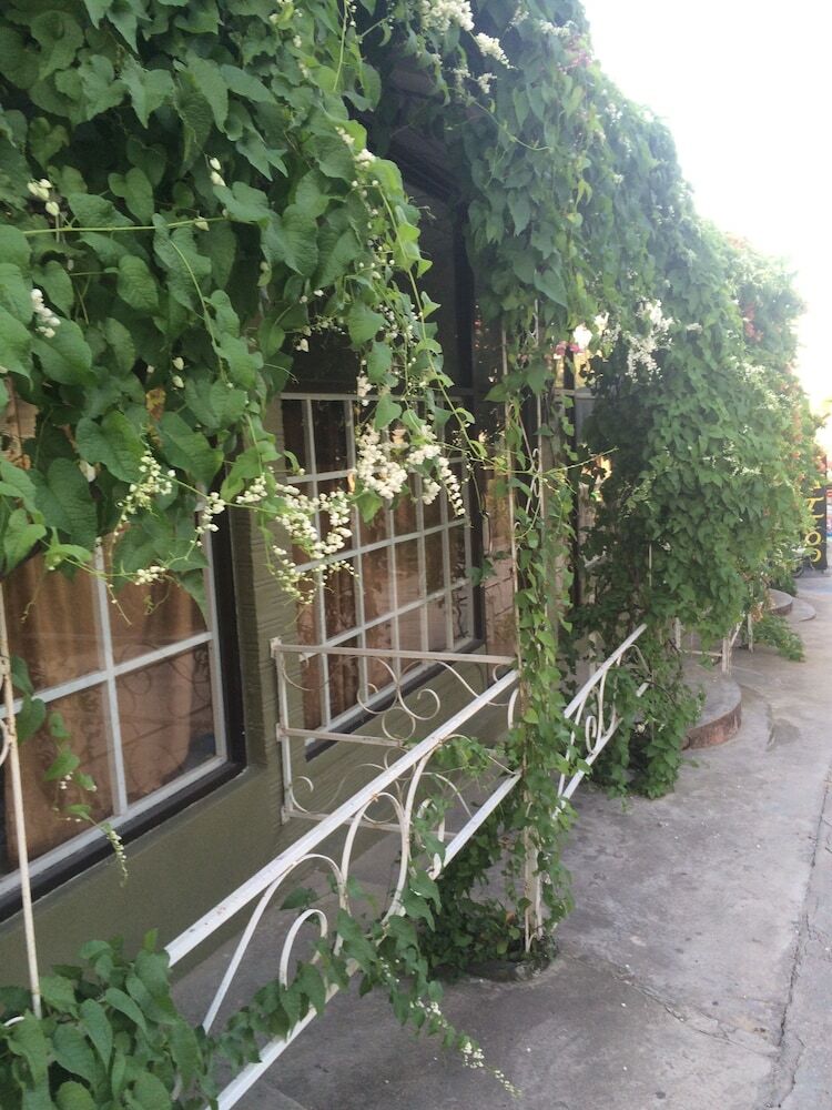 Hostal Supreeya Guesthouse