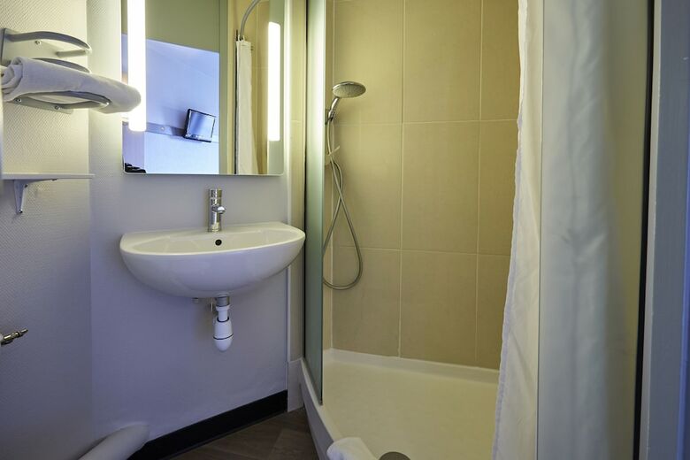 B&B Hotel Caen M�morial
