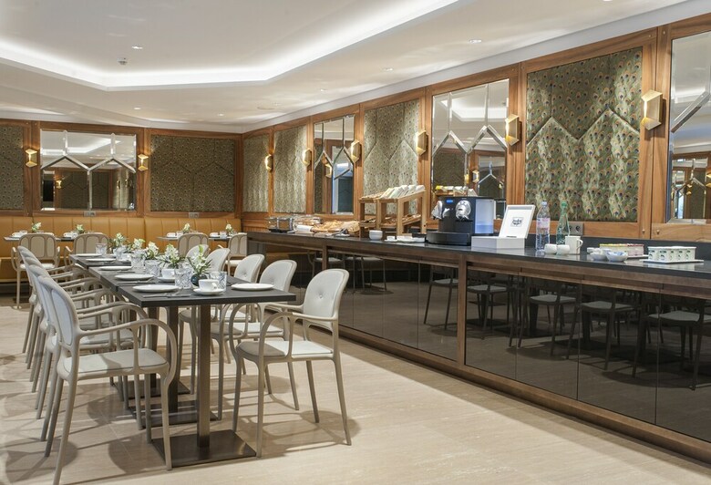 Hotel H�tel Eiffel Blomet