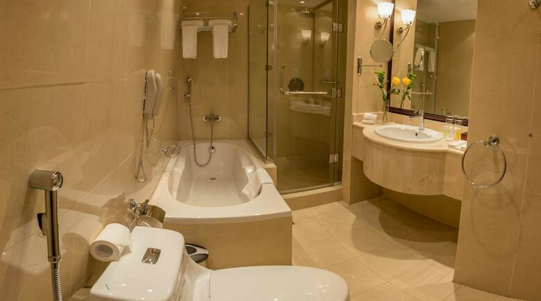 Strato Hotel By Warwick