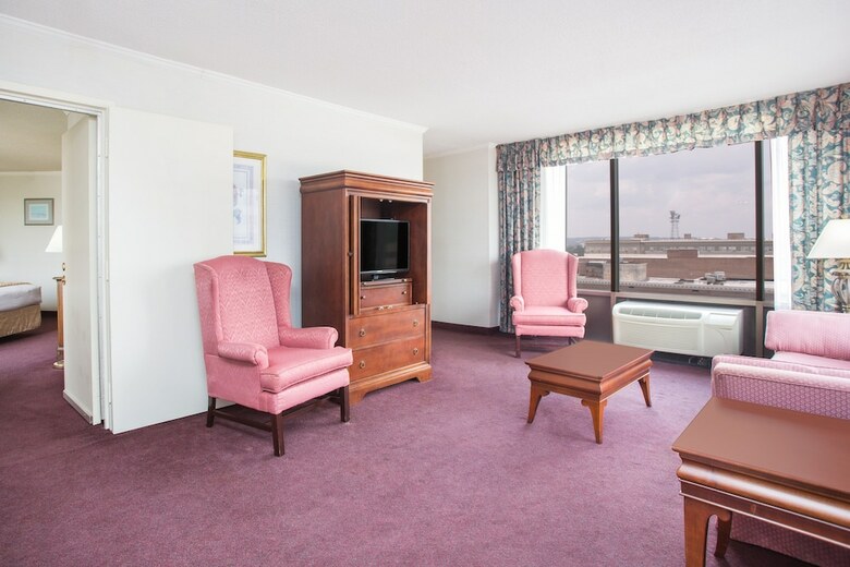 Ramada Hotel & Conf Center By Wyndham Augusta Downtown