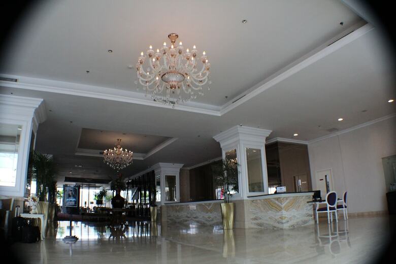 Hotel Golden Tulip Legacy Surabaya