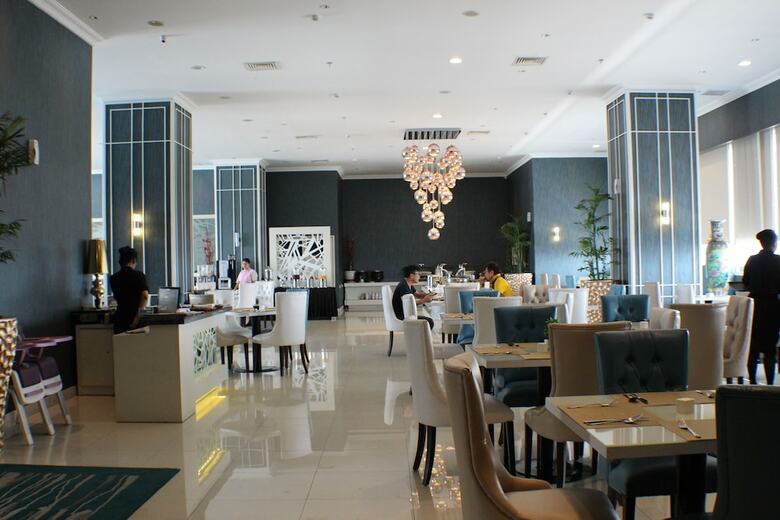 Hotel Golden Tulip Legacy Surabaya