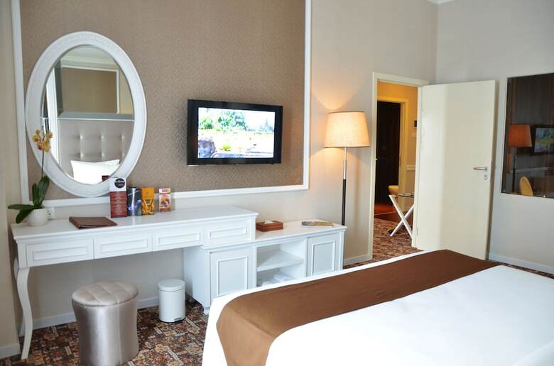 Hotel Golden Tulip Legacy Surabaya