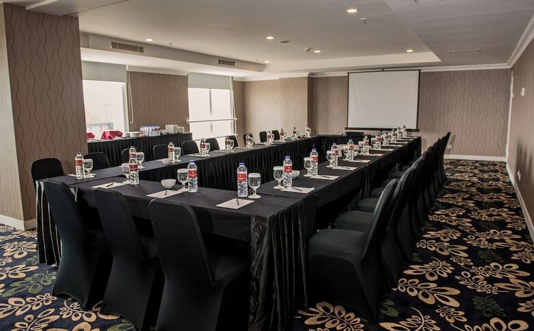 Hotel Golden Tulip Legacy Surabaya
