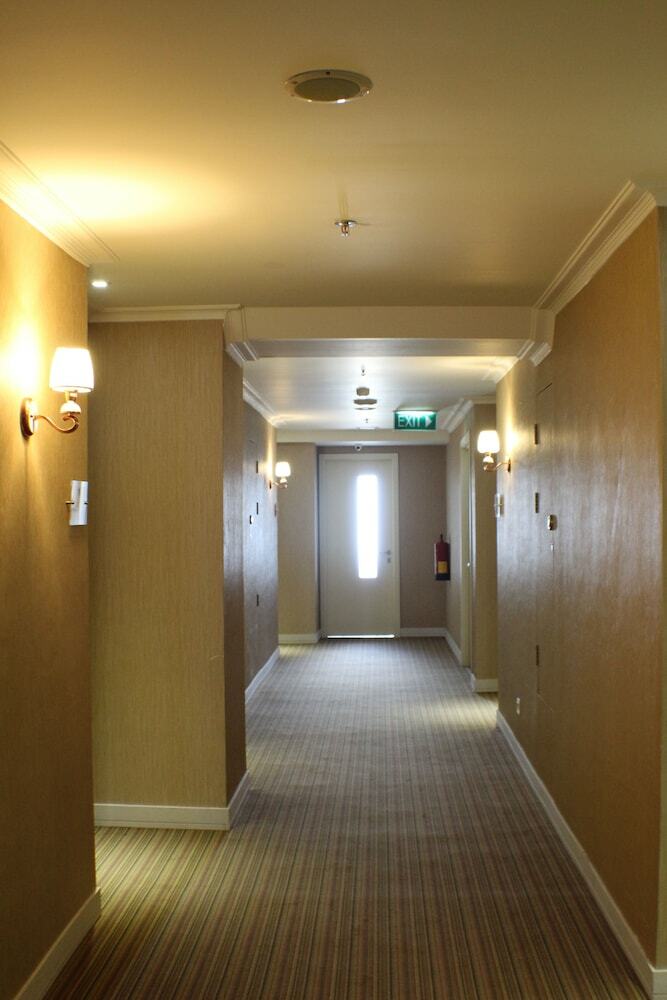 Hotel Golden Tulip Legacy Surabaya