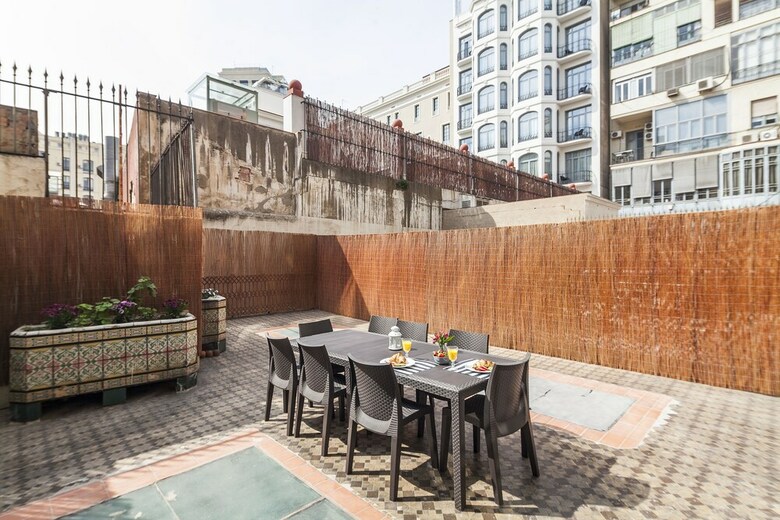 Apartamentos Uma Suites Pau Claris Barcelona