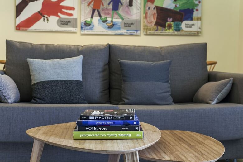 Apartamentos Uma Suites Pau Claris Barcelona