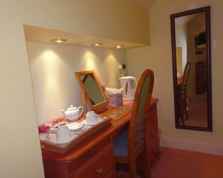 Hotel Storrs Gate House