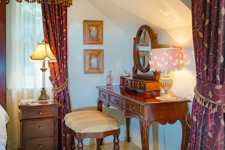Hotel Storrs Gate House