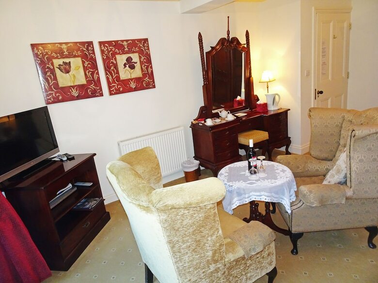 Hotel Storrs Gate House