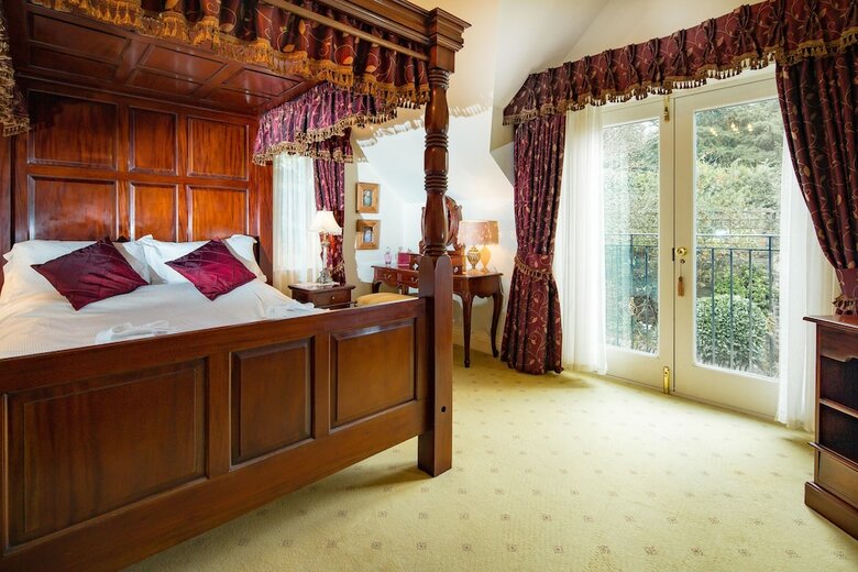 Hotel Storrs Gate House