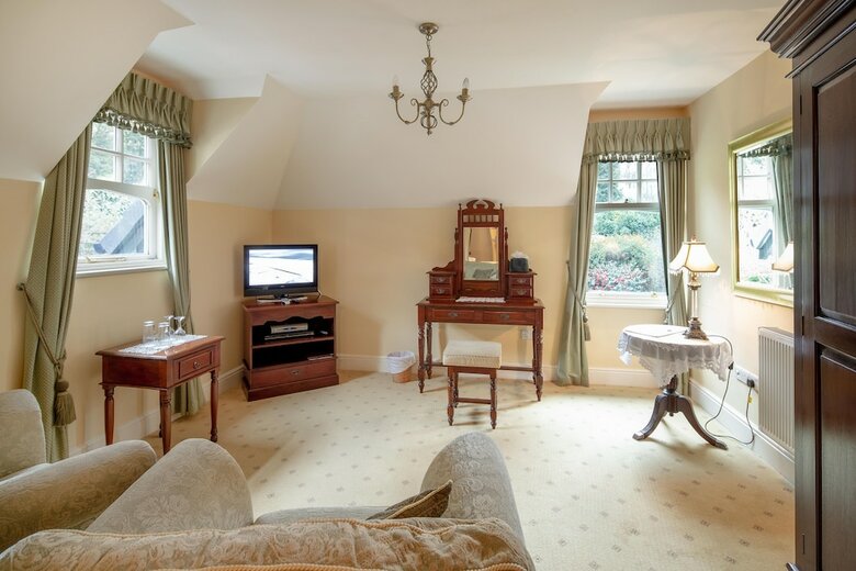 Hotel Storrs Gate House